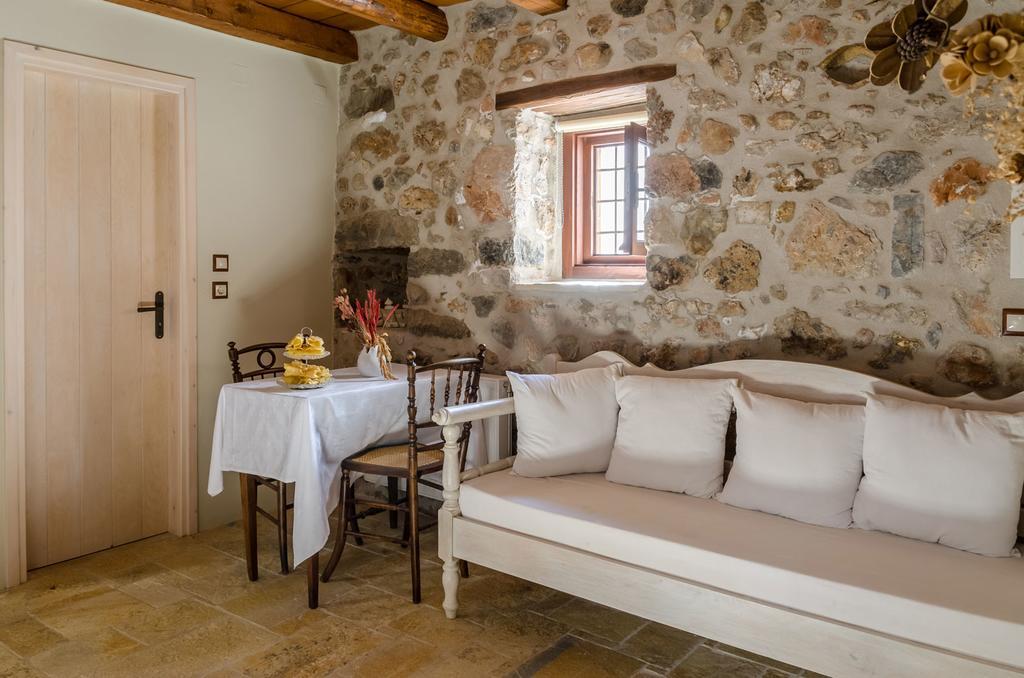 Ev Zin Apartments Leonídion Стая снимка