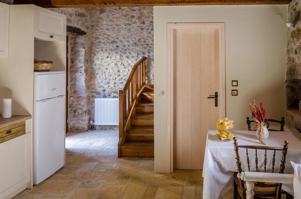 Ev Zin Apartments Leonídion Стая снимка