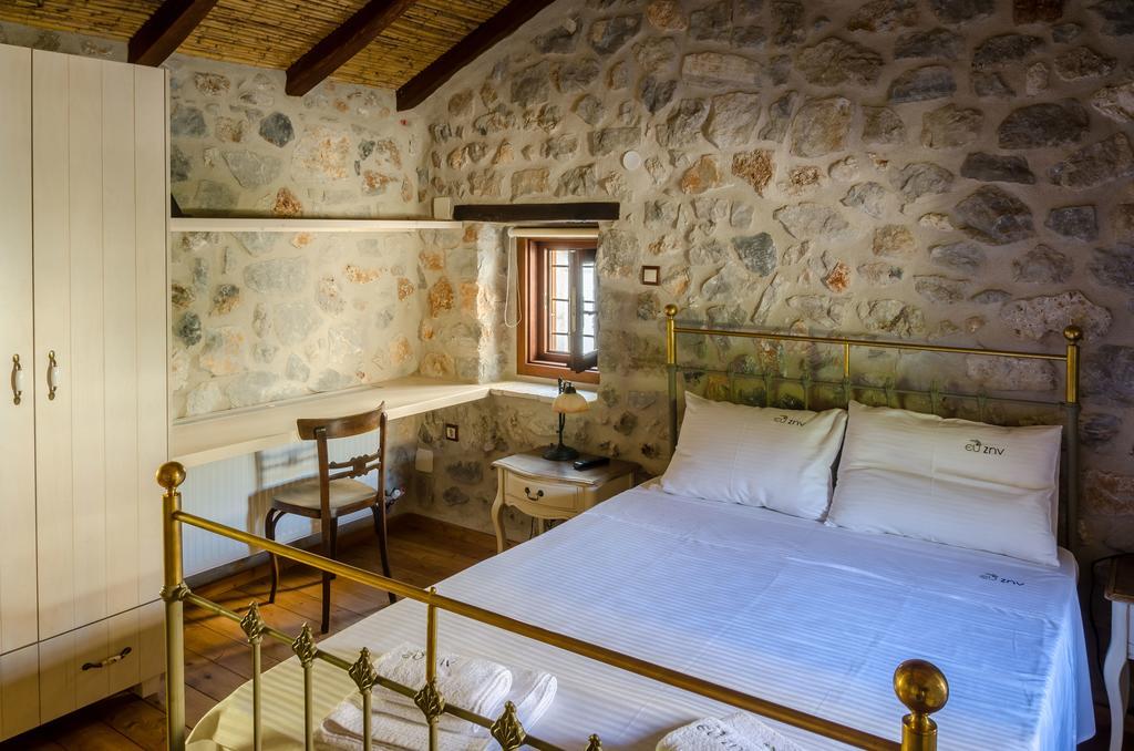 Ev Zin Apartments Leonídion Стая снимка
