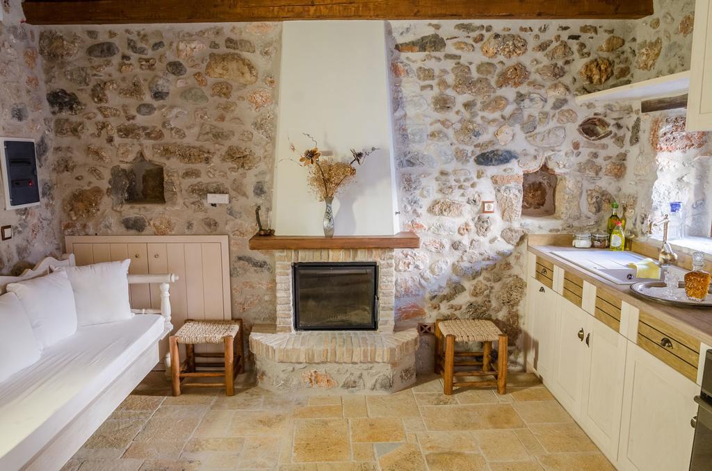 Ev Zin Apartments Leonídion Стая снимка