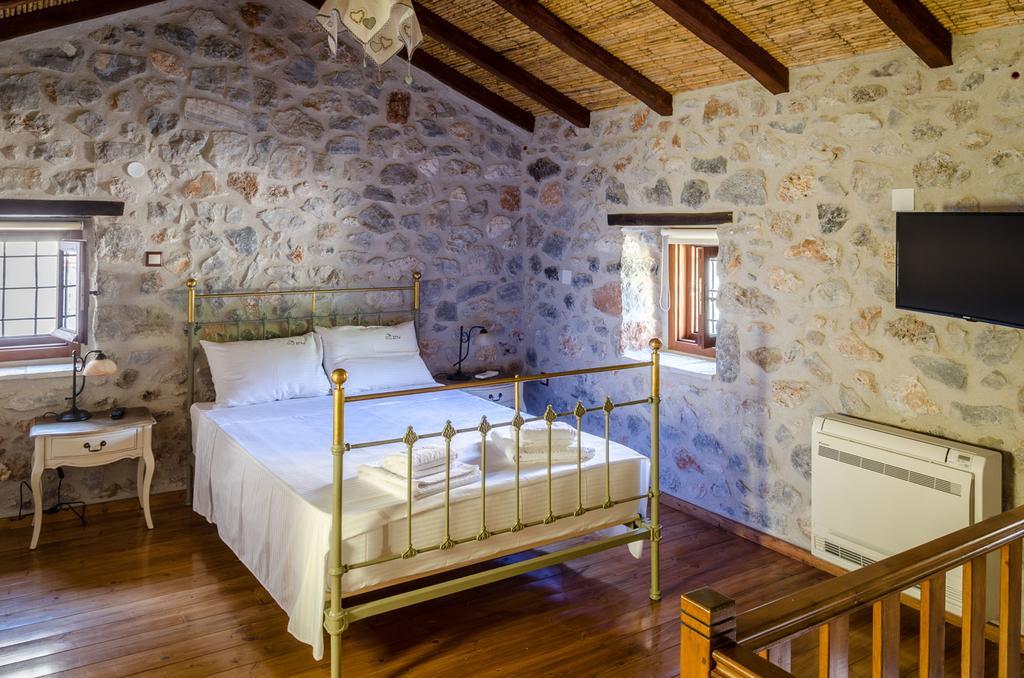 Ev Zin Apartments Leonídion Стая снимка