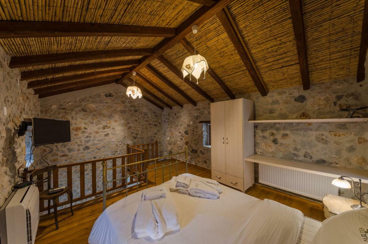 Ev Zin Apartments Leonídion Екстериор снимка